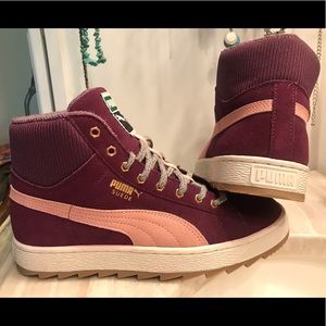 Women’s PUMA hightop sneaker NEVER WORN 100% Suede